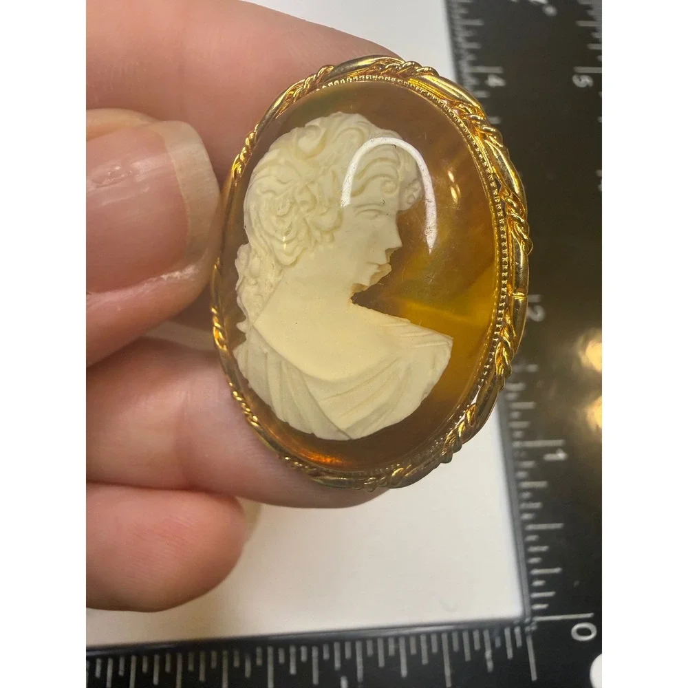 Vintage Gold Tone Amber Resin Cameo Brooch Pendant Left Facing‎ Female Profile
